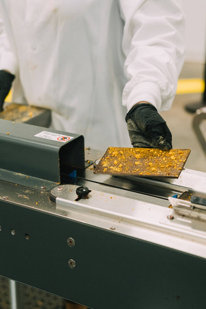 Honeycomb Toffee Dark Chocolate Bar 75% Cacao - Lake Oswego Flowers